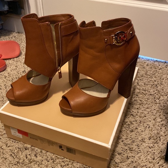 Michael Kors, 4 inch heels - Picture 2 of 3